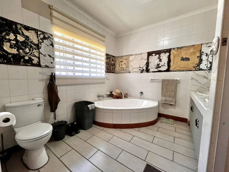 To Let 4 Bedroom Property for Rent in Cashan North West